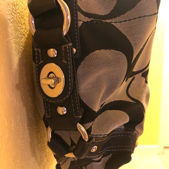 Authentic Coach Carly Signature Hobo Bag - Picture 6 of 8